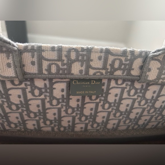 Authentic EUC Dior Ecru and Gray Oblique Book Tote Large. RT $3,750 - Picture 10 of 12
